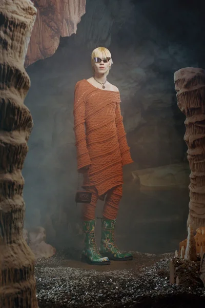 Look 10